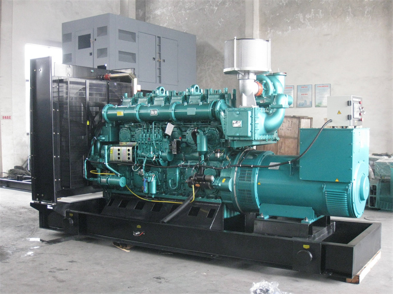 济宁200KW 柴油发电机的油耗是多少?