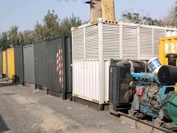 济宁200KW柴油发电机机组每小时油耗是多少？