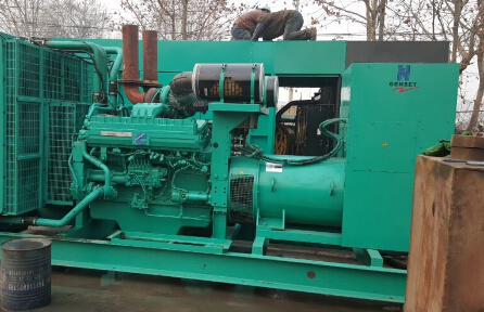 济宁发电机组如何判断水冷式机油散热器内部是否需要清洗？